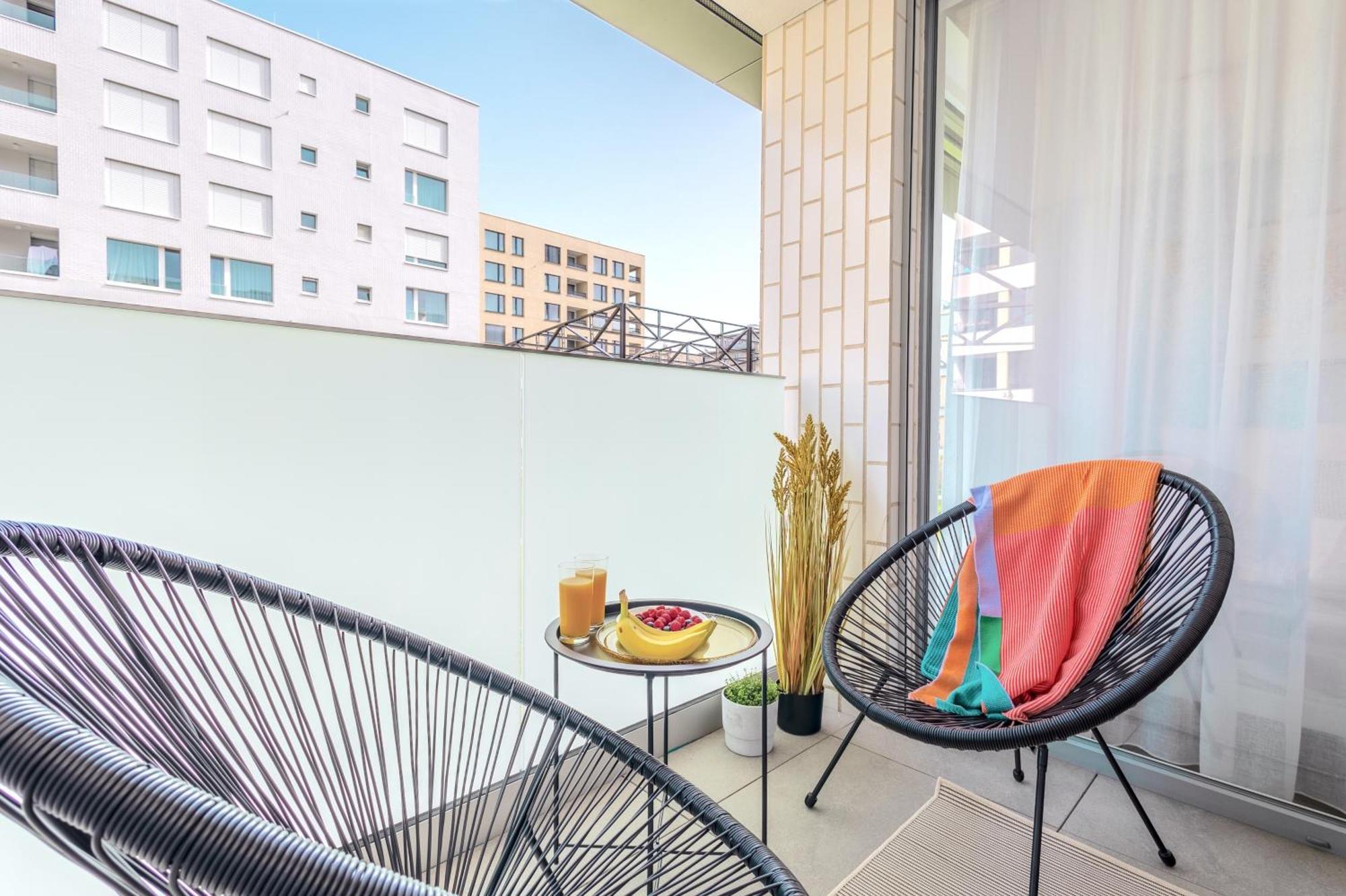 Yellow Apartment - Balcony, Free Parking, By Gravity Prag Eksteriør billede