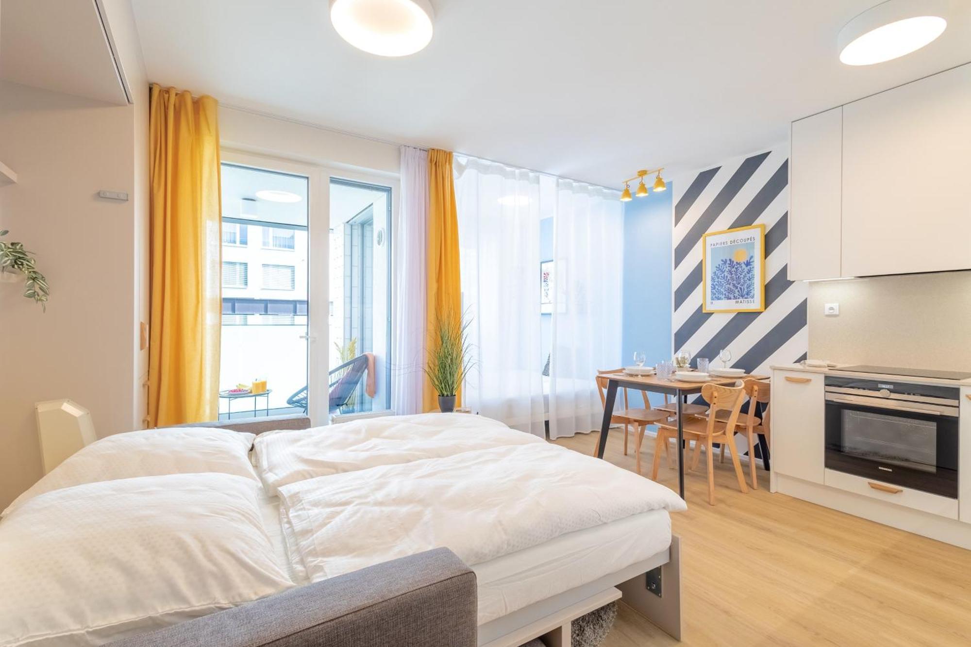 Yellow Apartment - Balcony, Free Parking, By Gravity Prag Eksteriør billede